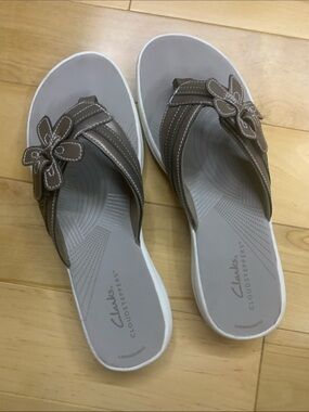 Clarks Women's Cloudsteppers Sandals, Metallic Taupe, sz 8, NEW, never worn